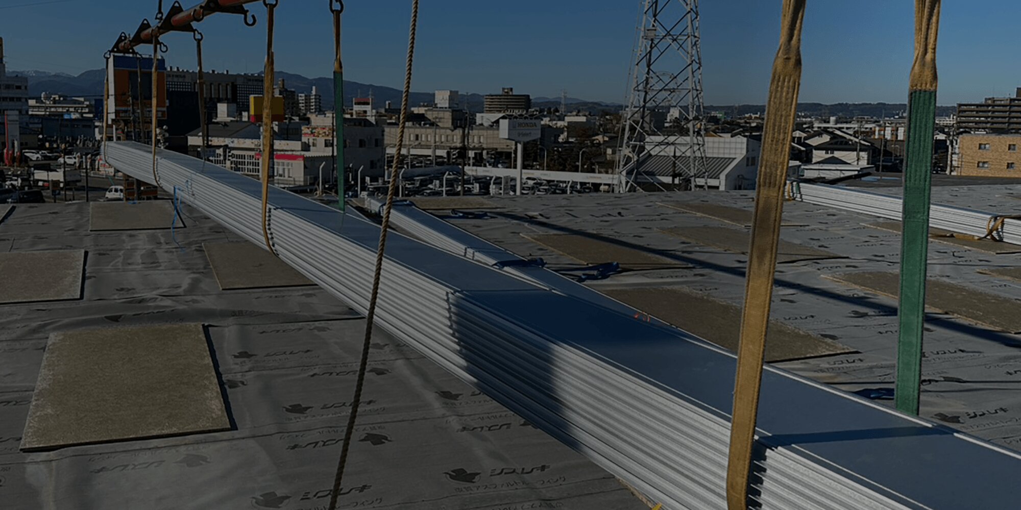 距離は近く、仕事はプロフェッショナル。富山県周辺の建築板金工事ならマルク板金工業へ